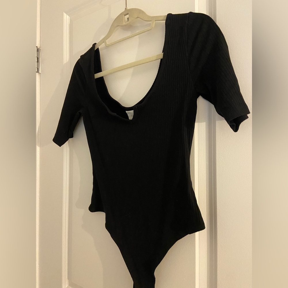 Black mid sleeved body suit.